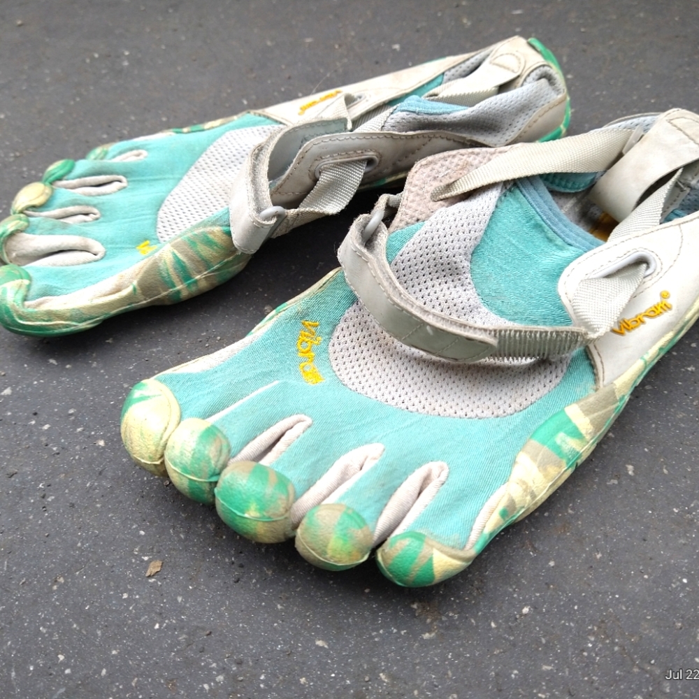 Vibram woman's toe shoe